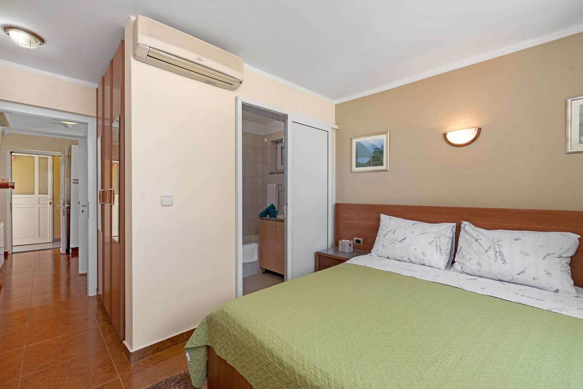 Beach Apartments Villa Kaya Sukošan Rum bild