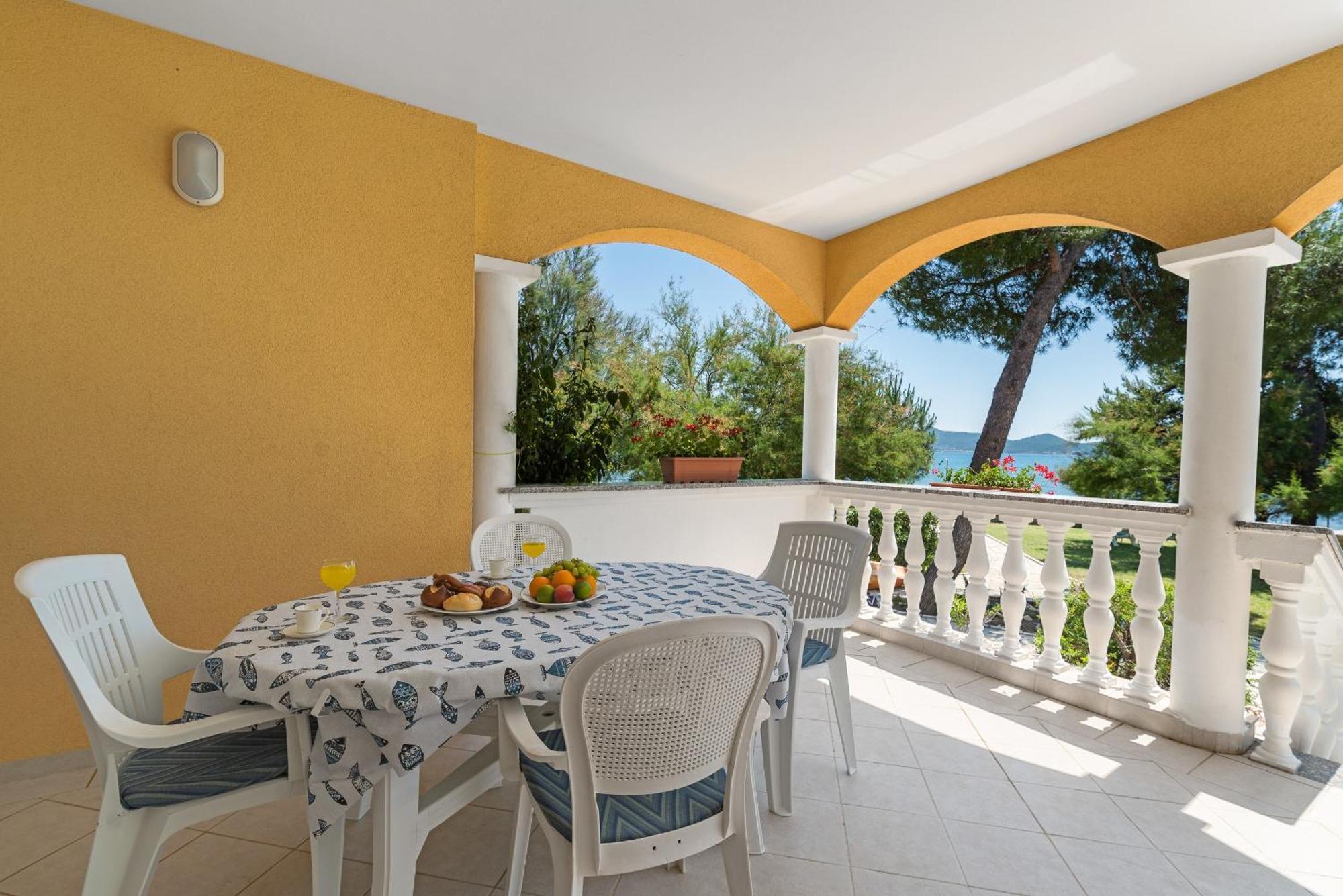 Beach Apartments Villa Kaya Sukošan Rum bild